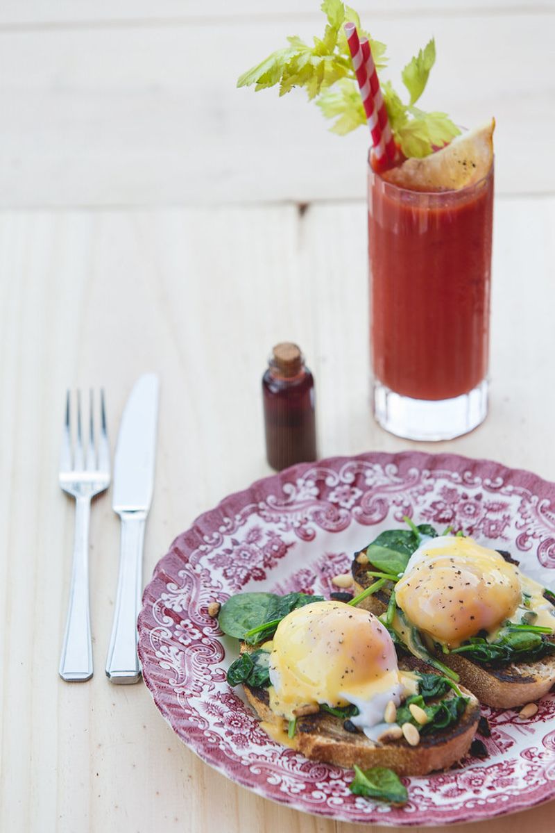 23 Classic Breakfasts We Don't Appreciate Enough Anymore 10 Eggs Florentine