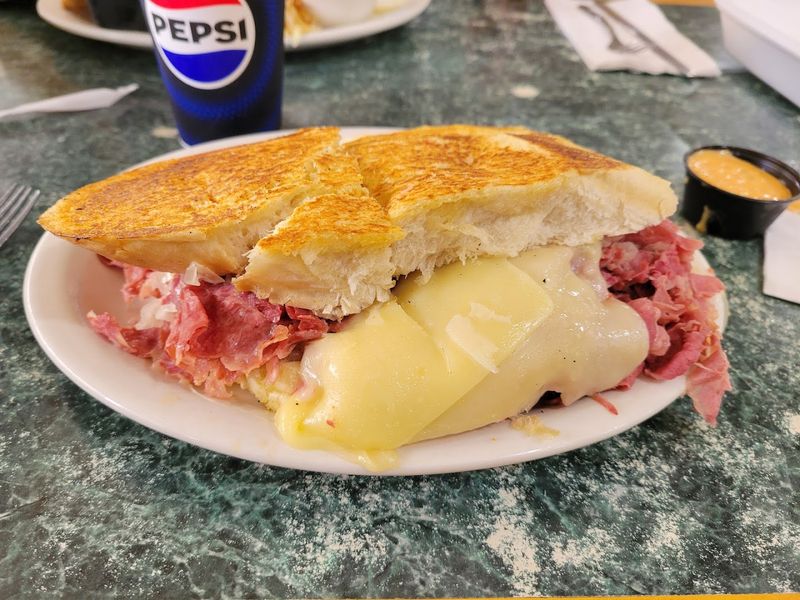 Old-School Diner Atmosphere With Real Character