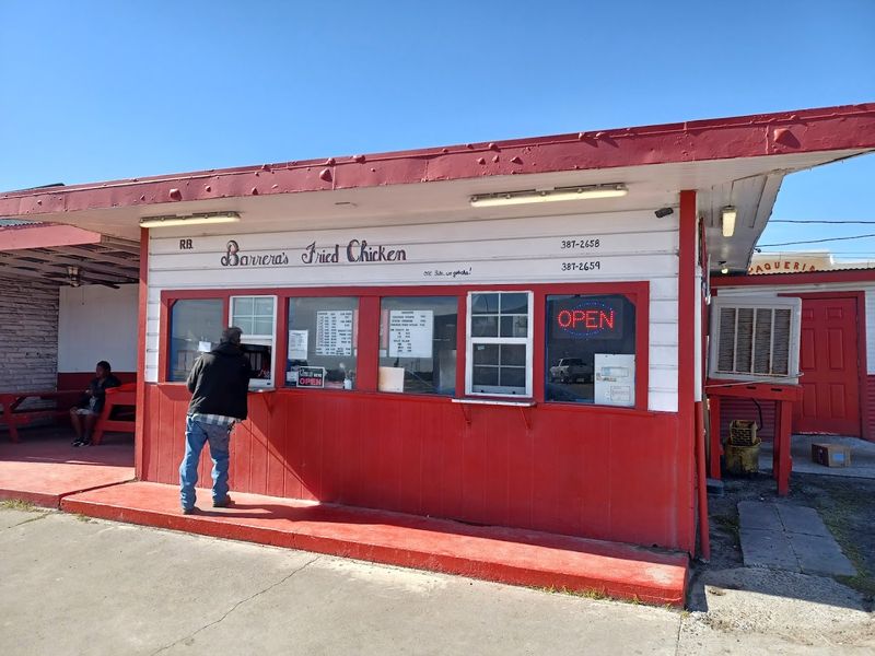 A simple Texas restaurant famous for its fried chicken 12 Takeout Only Setup That Adds to the Charm