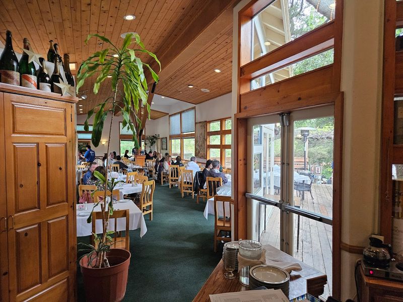 The Warm, Romantic Atmosphere Inside the Dining Room