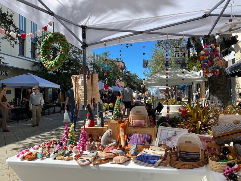 16 huge Florida flea markets you should visit 15 West Palm Beach Antique and Flea Market - West Palm Beach, Florida