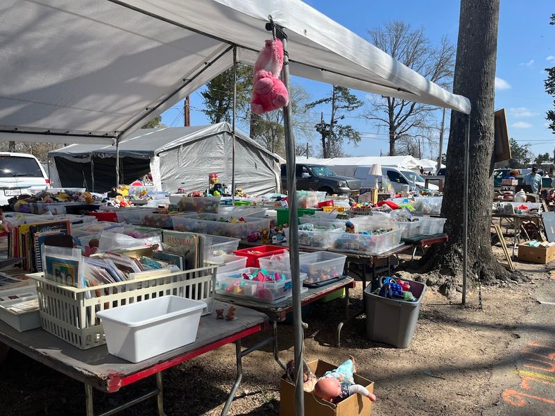 A Shopper's Guide to Navigating the Grounds