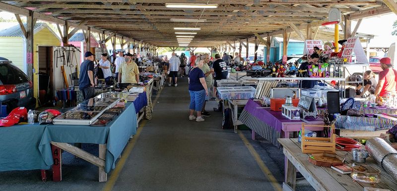14 huge flea markets in Florida filled with endless treasures 4 Swap-O-Rama's Webster Westside Flea Market - Webster, Florida