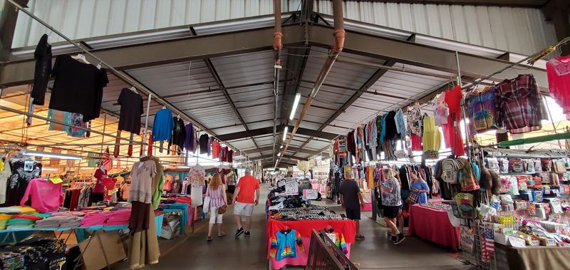 This huge Arizona flea market is known for its incredibly low prices 4 Over 1,500 Vendors Selling Everything Imaginable