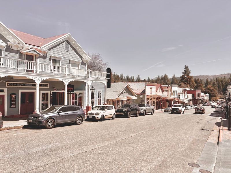 This California mountain town is winning over retirees with fresh air, slower days, and postcard views 3 A Downtown That Looks Frozen in Gold Rush Time