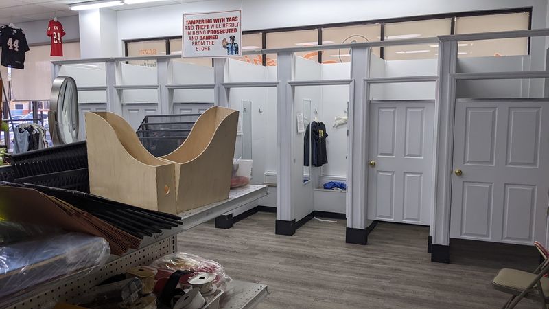 Plenty of Fitting Rooms for a Stress-Free Try-On