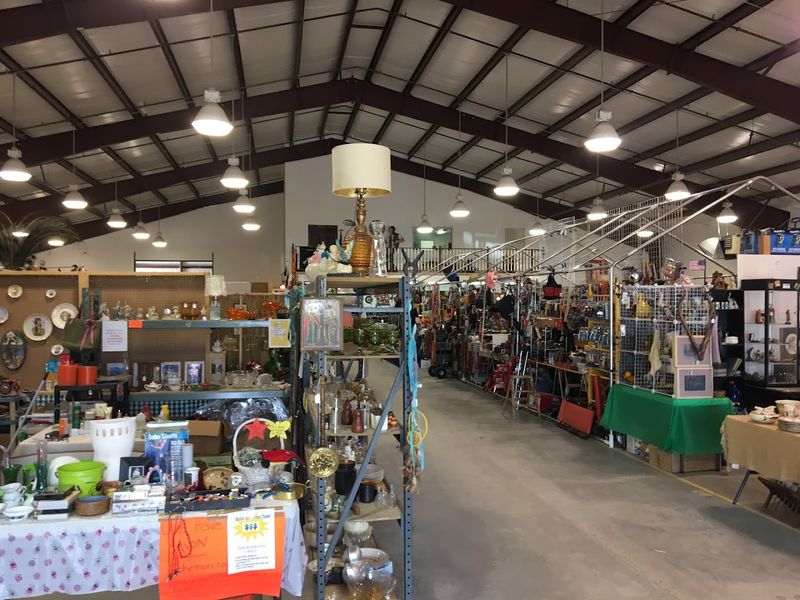 A huge Arizona flea market where locals find incredibly low prices 5 Tools and Hardware at Bargain Prices