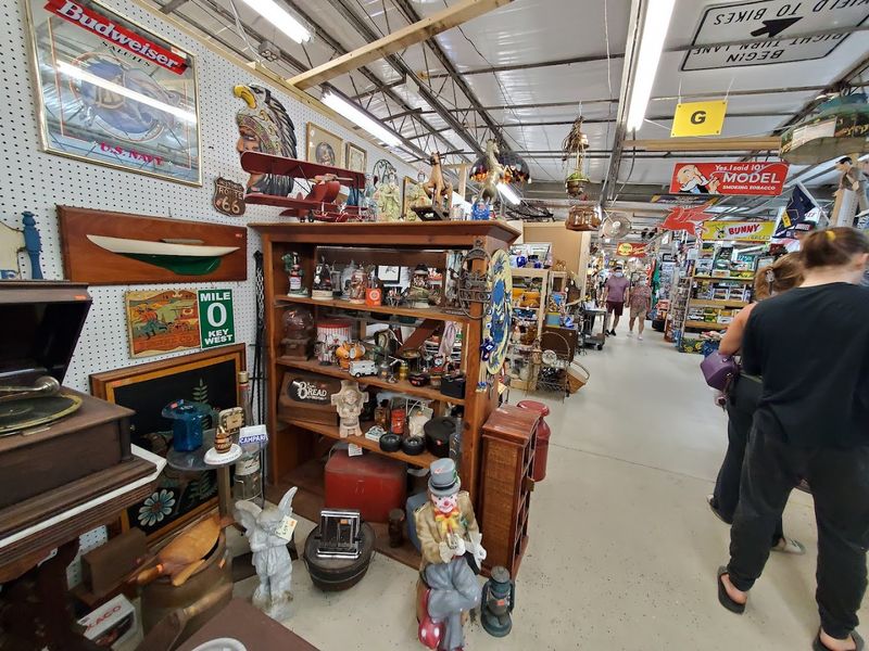 Florida’s Best Empanada Is Found At This Unassuming Flea Market 7 Treasure hunting between bites