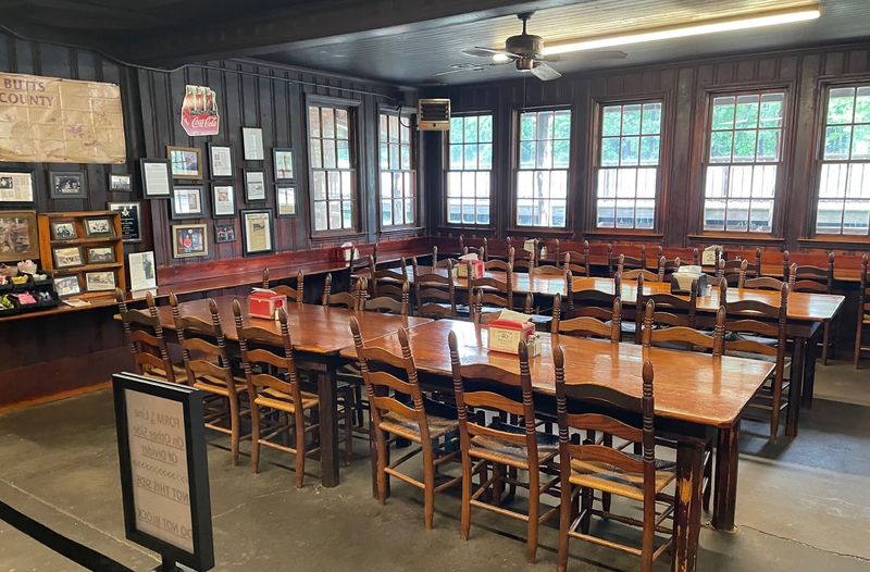 This Simple Georgia Restaurant Is Known For Serving Some Of The Best Barbecue In America 11 Communal Seating That Brings Strangers Together