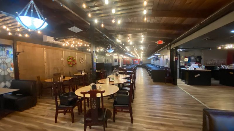 Accommodates Large Groups With Ease