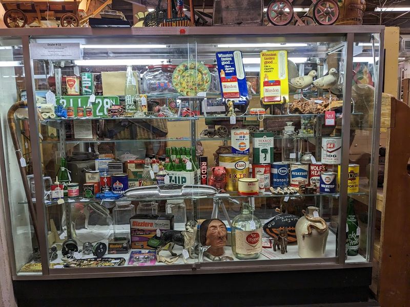 A Small Arcade Room That Keeps Kids Entertained Mid-Browse