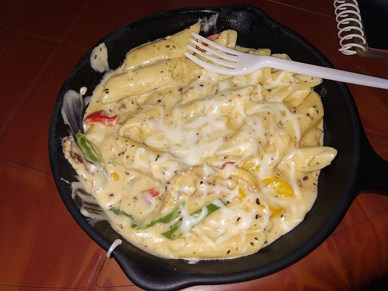 21 Foods That Many People Eat Too Often Without Realizing It 10 White pasta