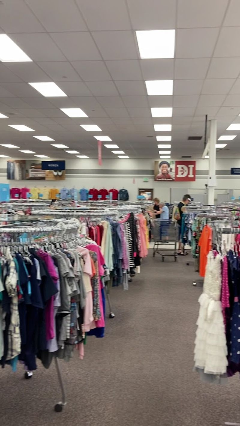 Fitting Rooms That Make Trying Things On Actually Possible