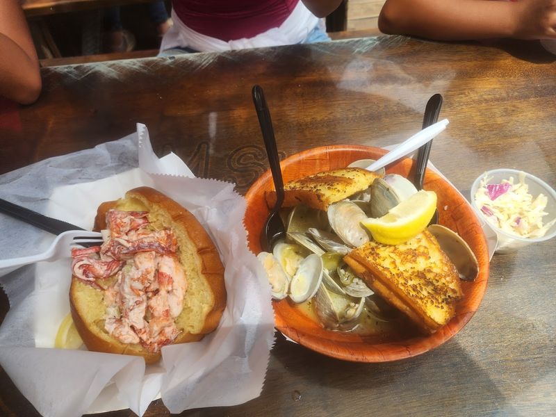 Garlic Steamed Clams That Steal the Show