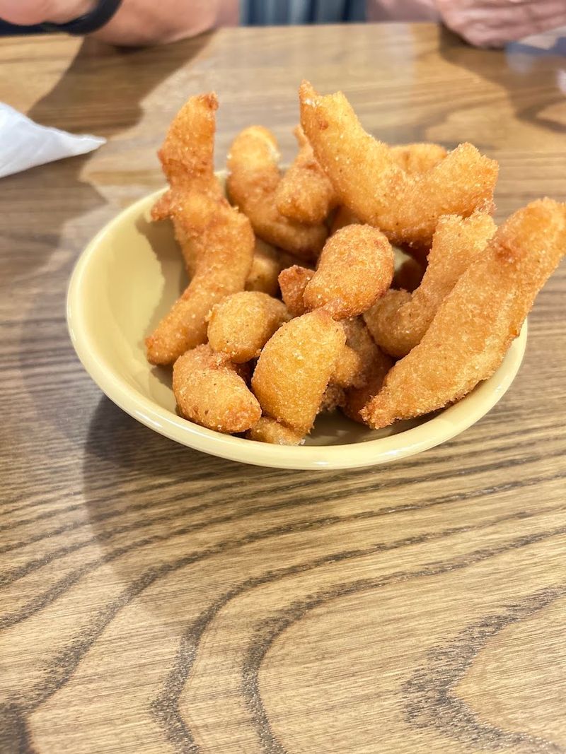 The hushpuppies set the tone early