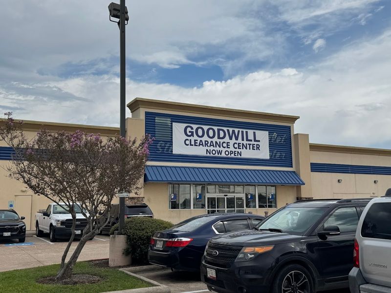 17 Huge Thrift Stores In Texas Perfect For Bargain Hunters 8 Goodwill Houston clearance center - Houston, Texas