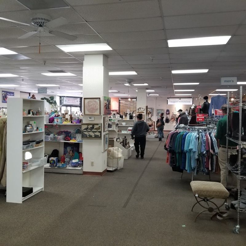 16 Huge Secondhand Stores In Arizona That Are Absolutely Worth Visiting 13 ASSISTANCE LEAGUE THRIFT SHOP - Tucson, Arizona