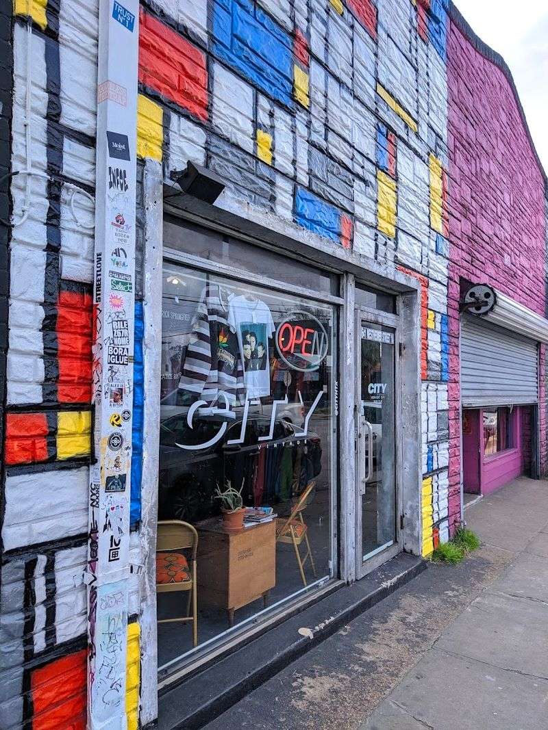 17 Huge Thrift Stores In Texas Perfect For Bargain Hunters 18 City Vintage - Houston, Texas