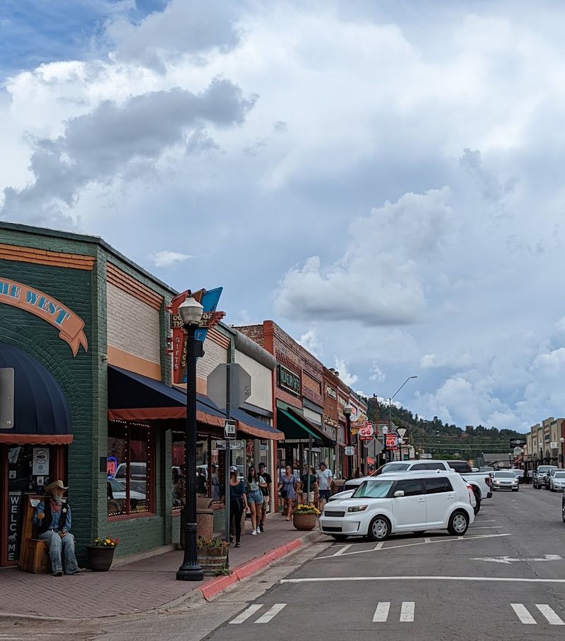 18 Beautiful Arizona Mountain Towns Where Life Moves Slower And Costs Less 11 Williams - Arizona
