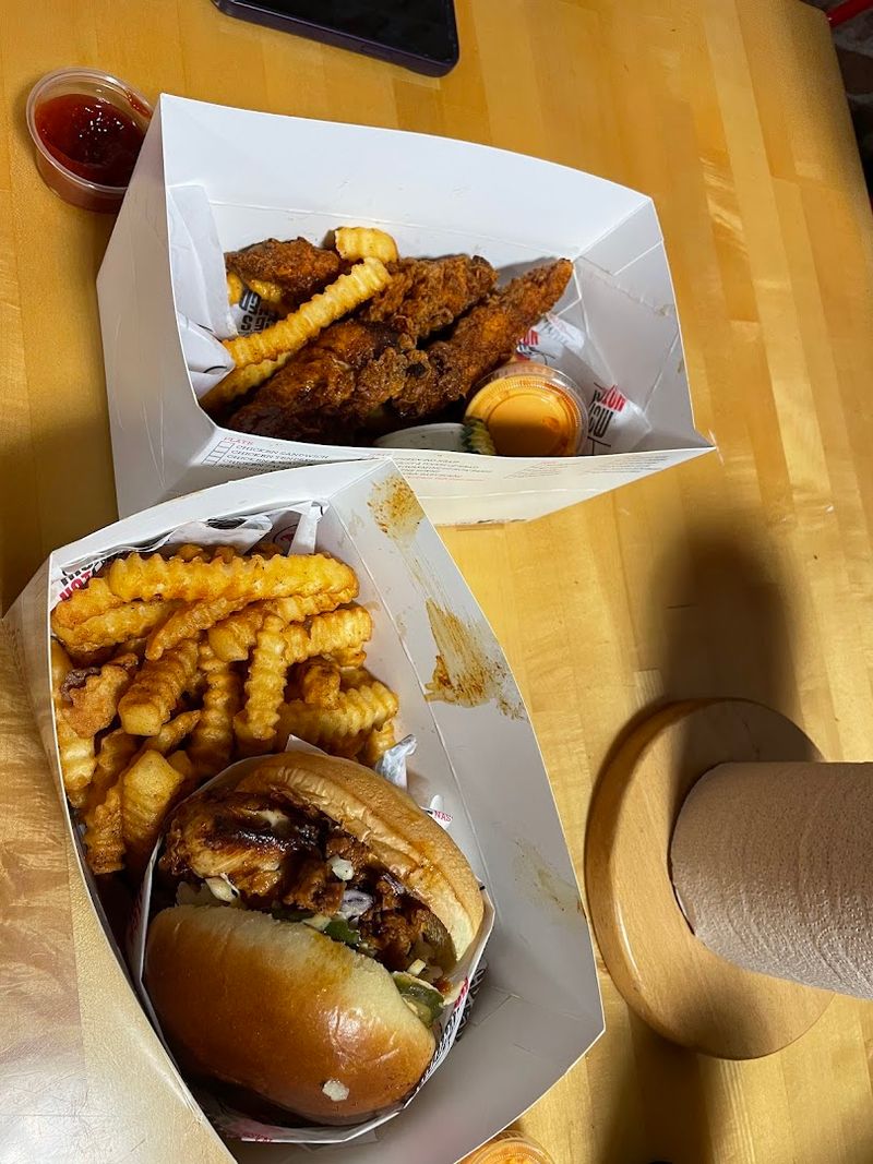 13 Arizona Restaurants Known For Their Mouthwatering Fried Chicken 5 Monroe's Hot Chicken - Phoenix, Arizona