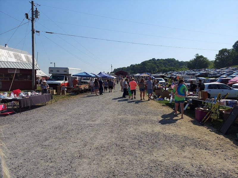 Friendly Vendors and a Welcoming Community Vibe