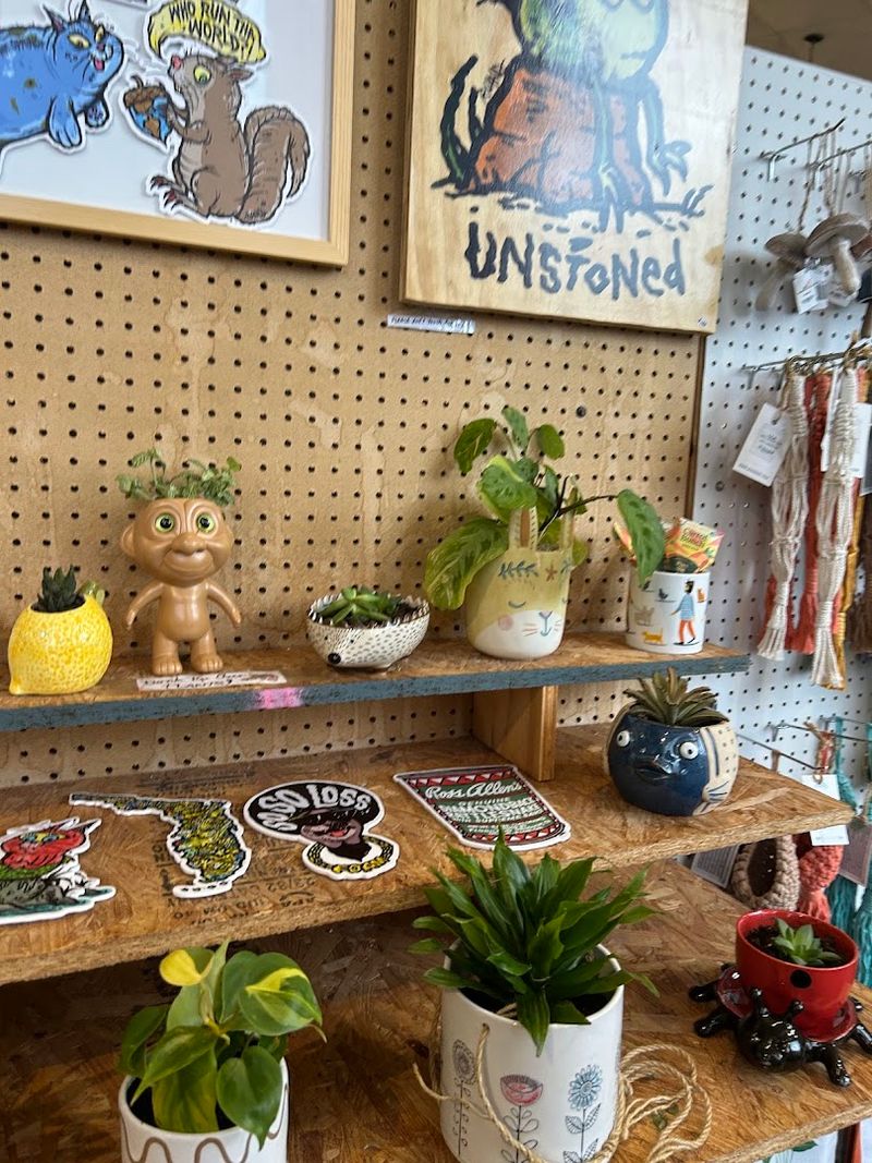 This Huge Vintage Store In Georgia Offers Thousands Of Finds At Rock-Bottom Prices 12 Plants That Add Life to the Shopping Experience