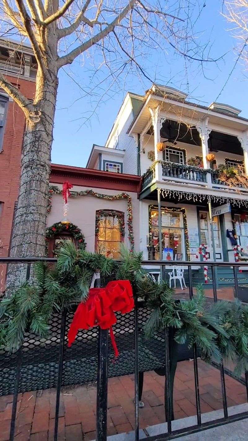 Mountain-Inspired Vintage Souvenirs