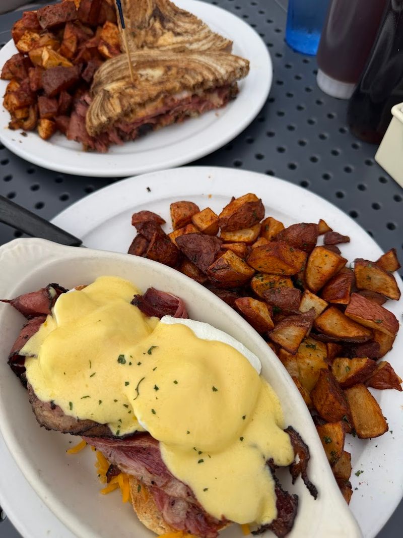 Eggs Benedict Done the French Way