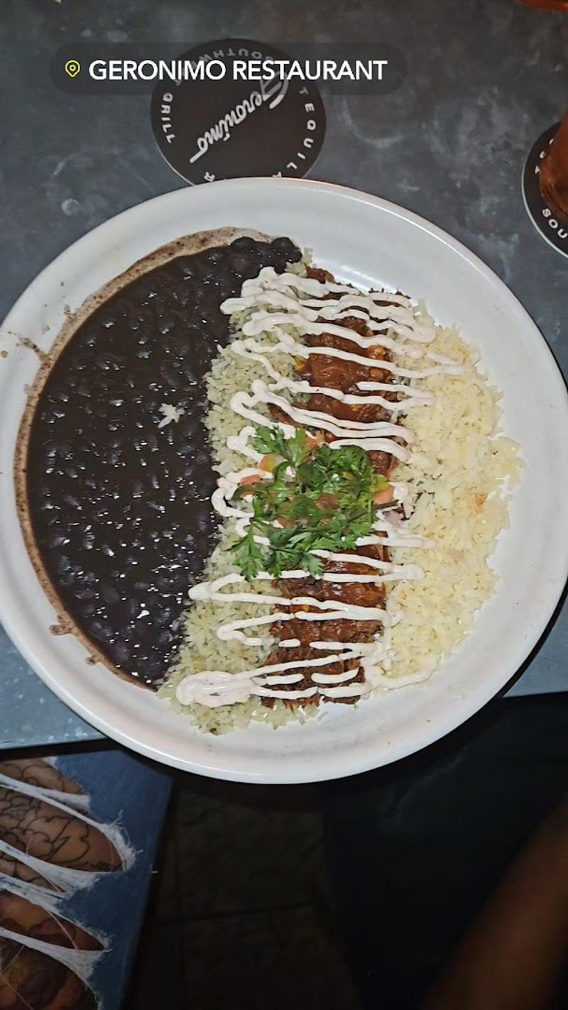 The Top Spots For Nachos In Every State 8 Geronimo Tequila Bar and Southwest Grill - New Haven, Connecticut