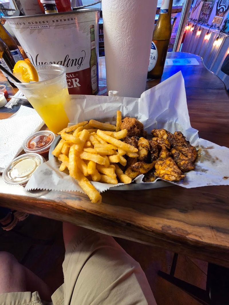 This family-run seafood restaurant draws visitors from across Florida 14 Fried Scallops and Shrimp Baskets That Hit Every Time
