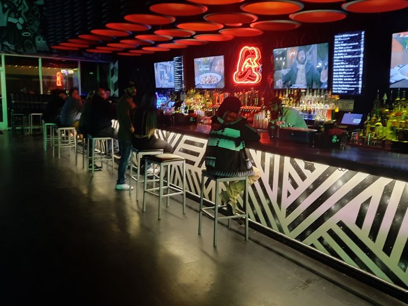 A Social Spot That Works for Groups of All Sizes