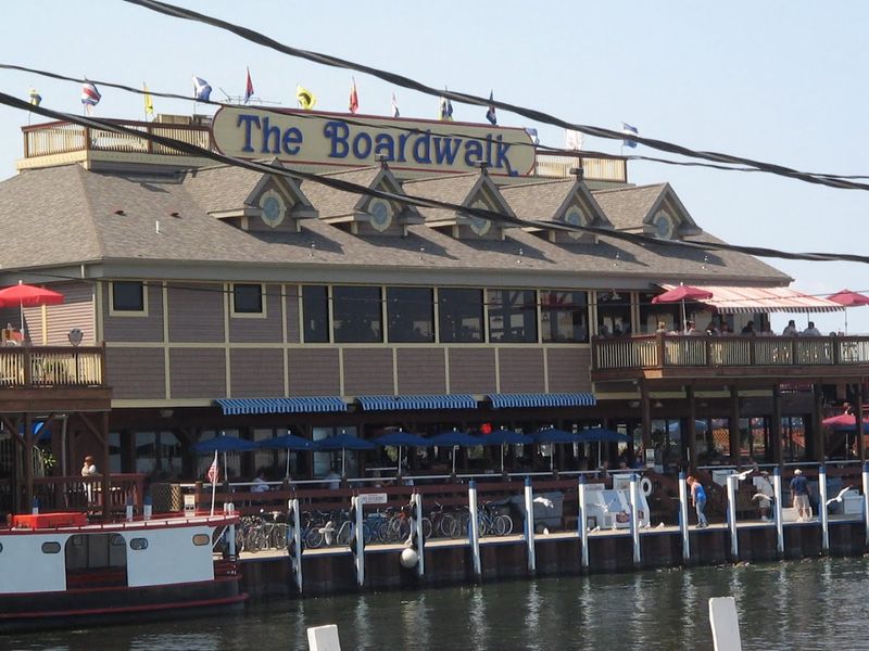 Island Dining and Fresh Seafood