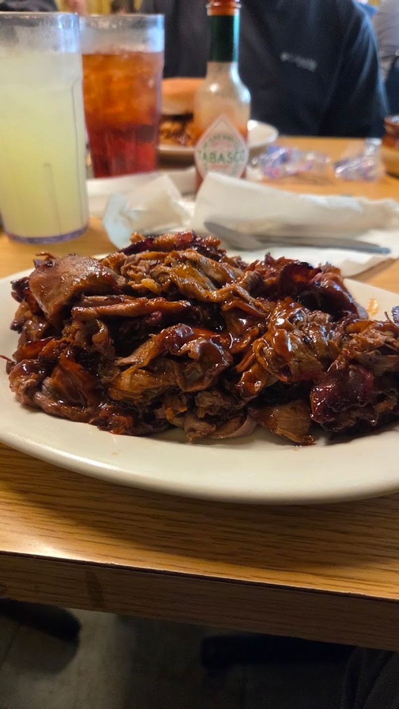 13 Tennessee restaurants where the barbecue is good enough to plan a whole weekend around 10 Ridgewood Barbecue - Bluff City, Tennessee