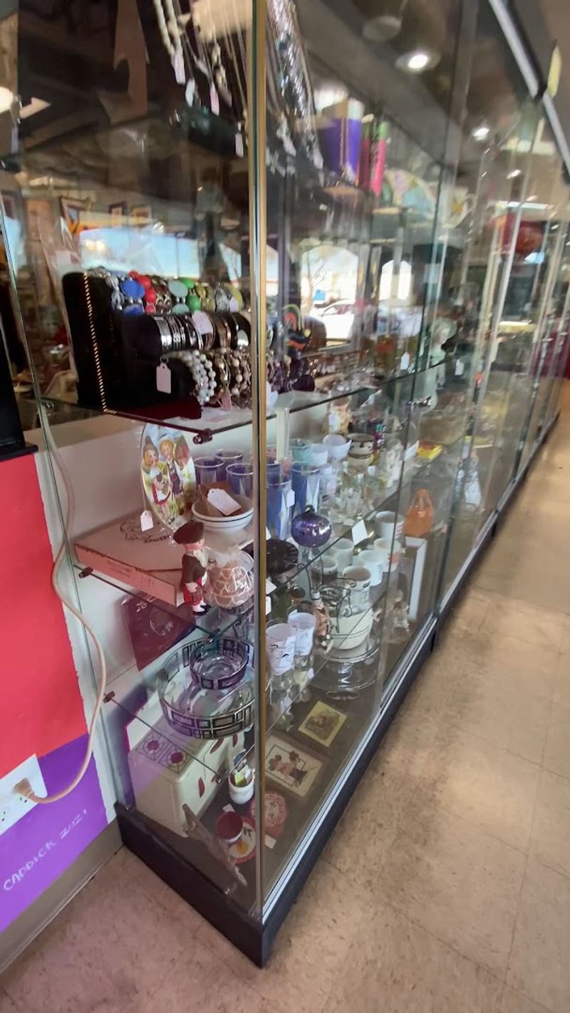 Jewelry Cases Packed With Dazzling Finds