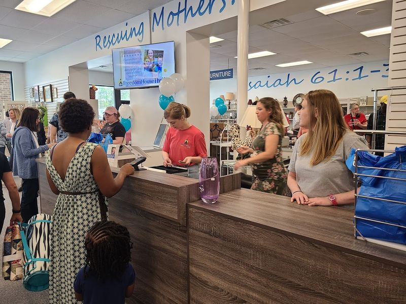 Friendly, Bilingual Staff Ready to Help