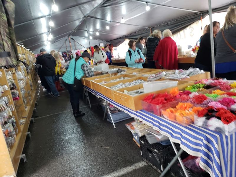 A huge Tennessee flea market filled with rare finds at very low prices 8 Christmas Village and Holiday Collectibles