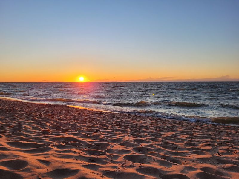 Breathtaking Sunsets Over the Water