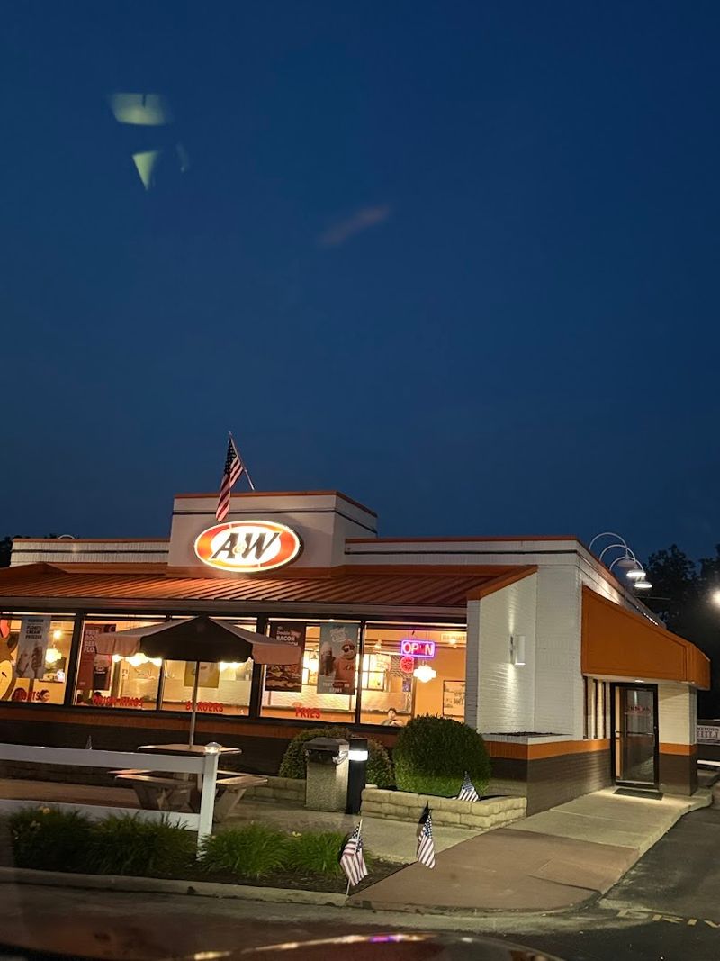 A&W Restaurant - North Aurora, Illinois