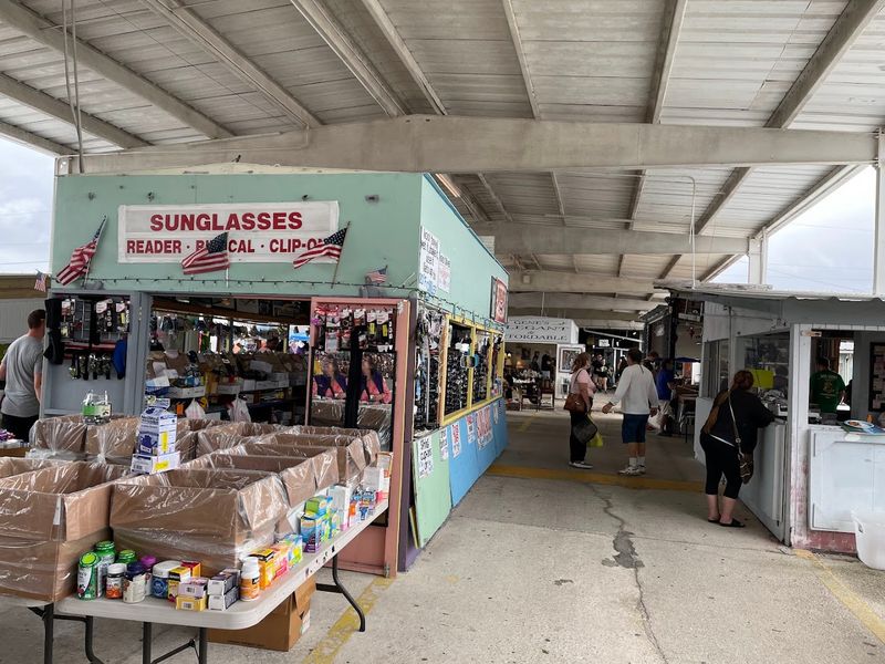 16 huge Florida flea markets you should visit 9 Oldsmar Flea Market - Oldsmar, Florida