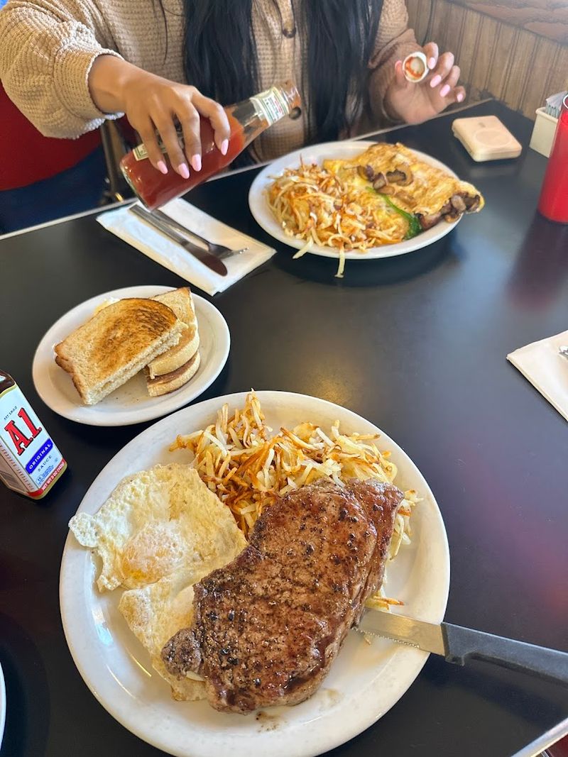 The Best Biscuits And Gravy In Nevada Come From This Tiny Cafe 9 Generous Portions That Actually Fill You Up