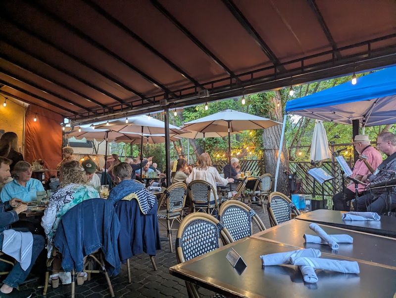 Live Jazz Sundays Make Dinner an Experience