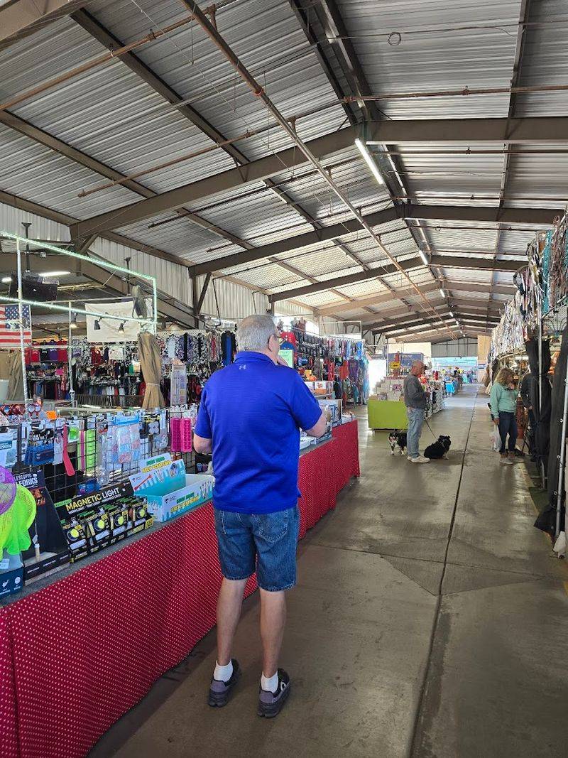 Jewelry Booths That Sparkle Around Every Corner