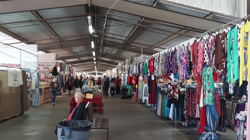 This huge Arizona flea market is known for its incredibly low prices 9 Jewelry, Clothing, and Fashion Finds at Every Turn