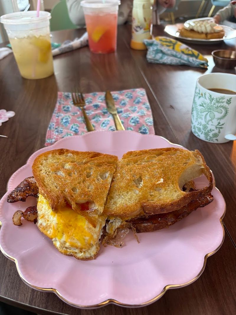 This cozy Tennessee diner is known for serving some of the best brunch around 13 The Best Bacon You Will Ever Put in Your Mouth