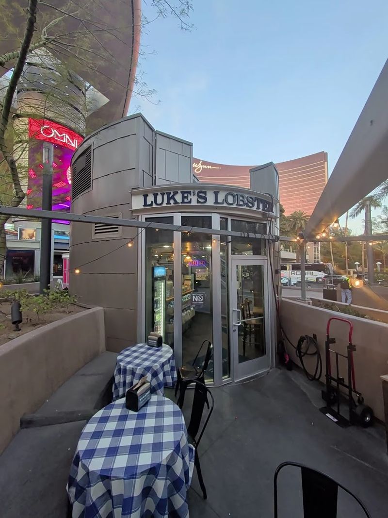 Outdoor Seating With a Strip Vibe