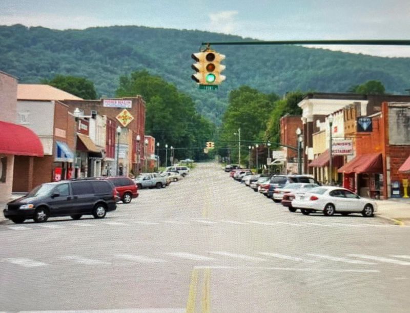 Proximity to Knoxville Means Big-City Access Without Big-City Stress