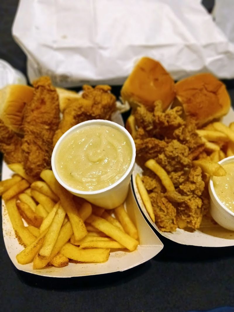 A simple Texas restaurant famous for its fried chicken 5 Giant Chicken Tenders With Creamy Gravy