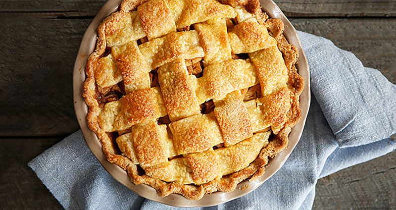 22 Foods That Instantly Bring Back a Specific Smell From Childhood 10 Apple pie