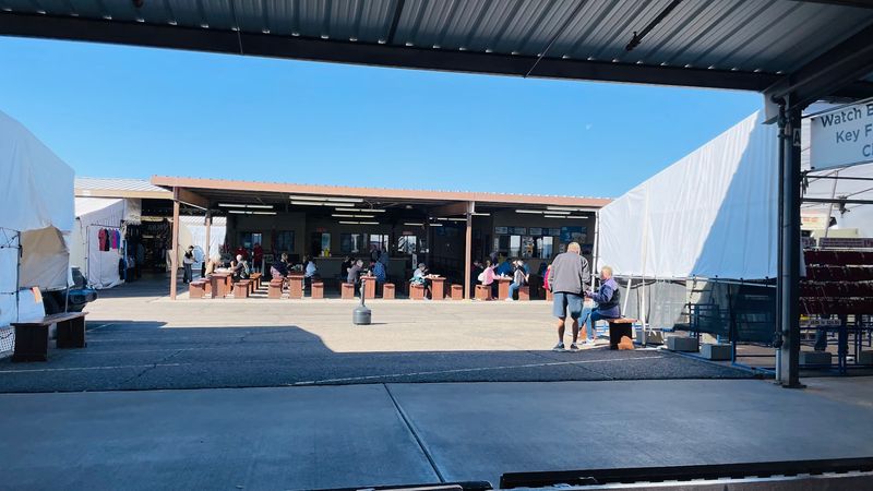 This huge Arizona flea market is known for its incredibly low prices 3 Free Admission and Parking for Everyone