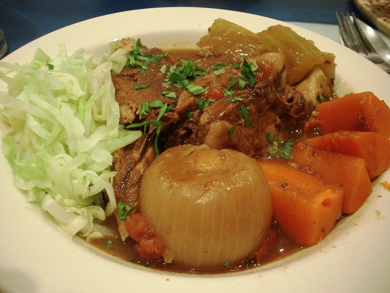22 foods that prove people didn’t need trends to eat well back then 4 Beef stew